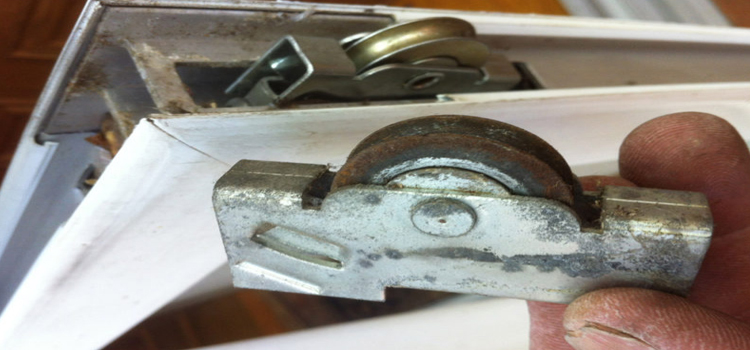 screen door roller repair in Evanston, Illinois